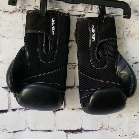Classic Black Boxing Gloves - One Size - Picture 2 of 8